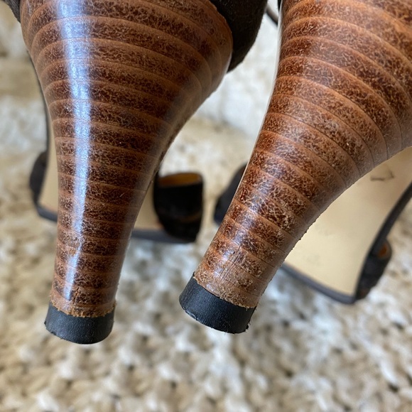 Gorgeous Gucci Heels - Picture 12 of 14